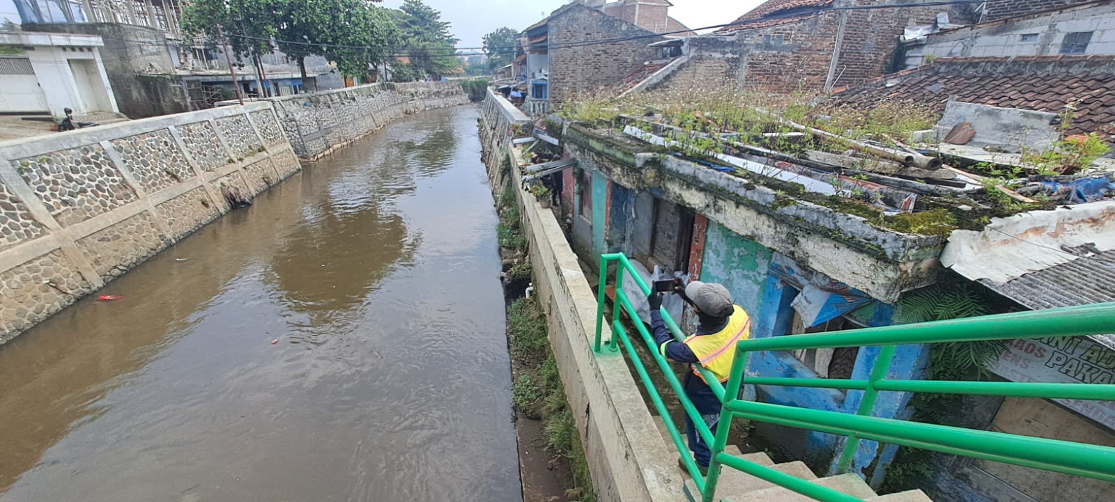 Kolaborasi Pentahelix-BBWS : Tinjau Titik Rawan Banjir, Warga Dayeuhkolot Siap Kerja Bakti Massal
