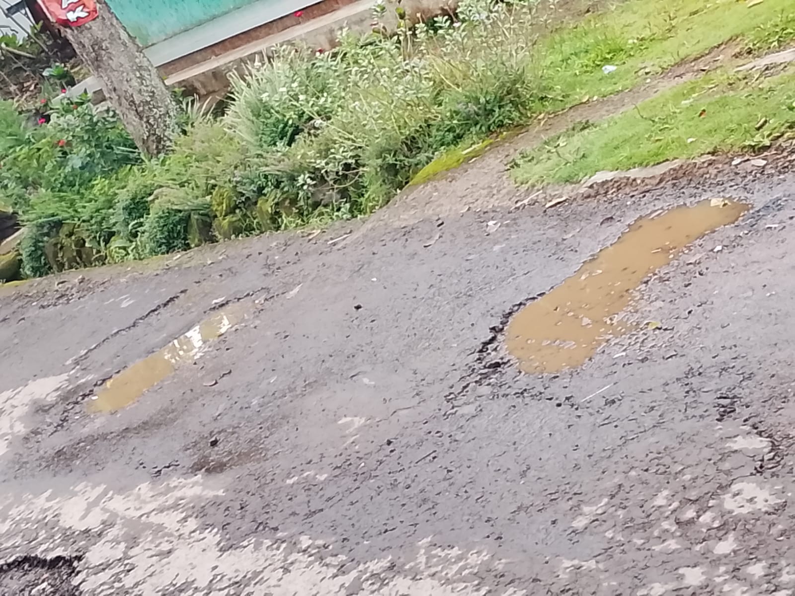 Jalan Rusak Tak Kunjung Diperbaiki, Warga Jatihurip Berharap Pemkab Sumedang Responsif 