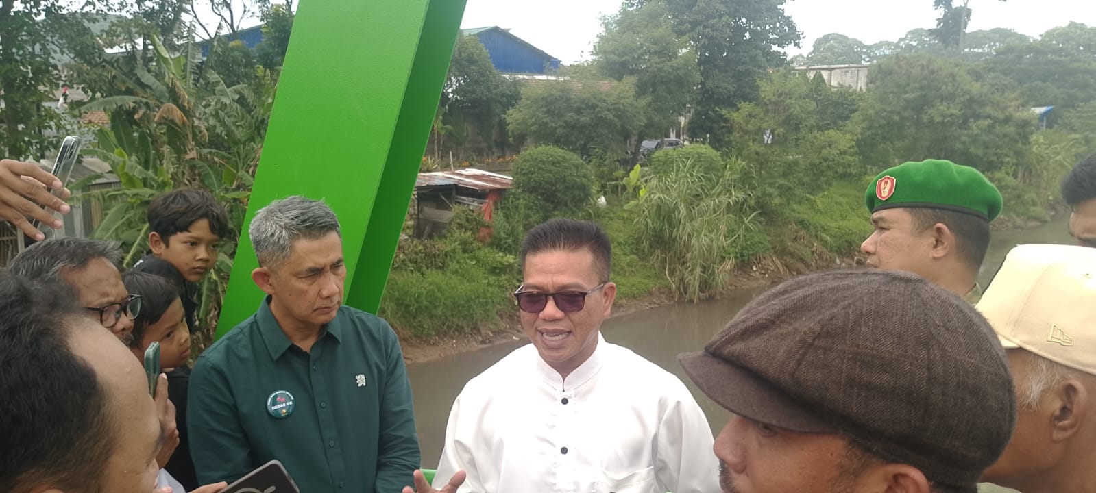 Didampingi Kadis PUTR,  Bupati Bandung Resmikan Jembatan Cijeruk