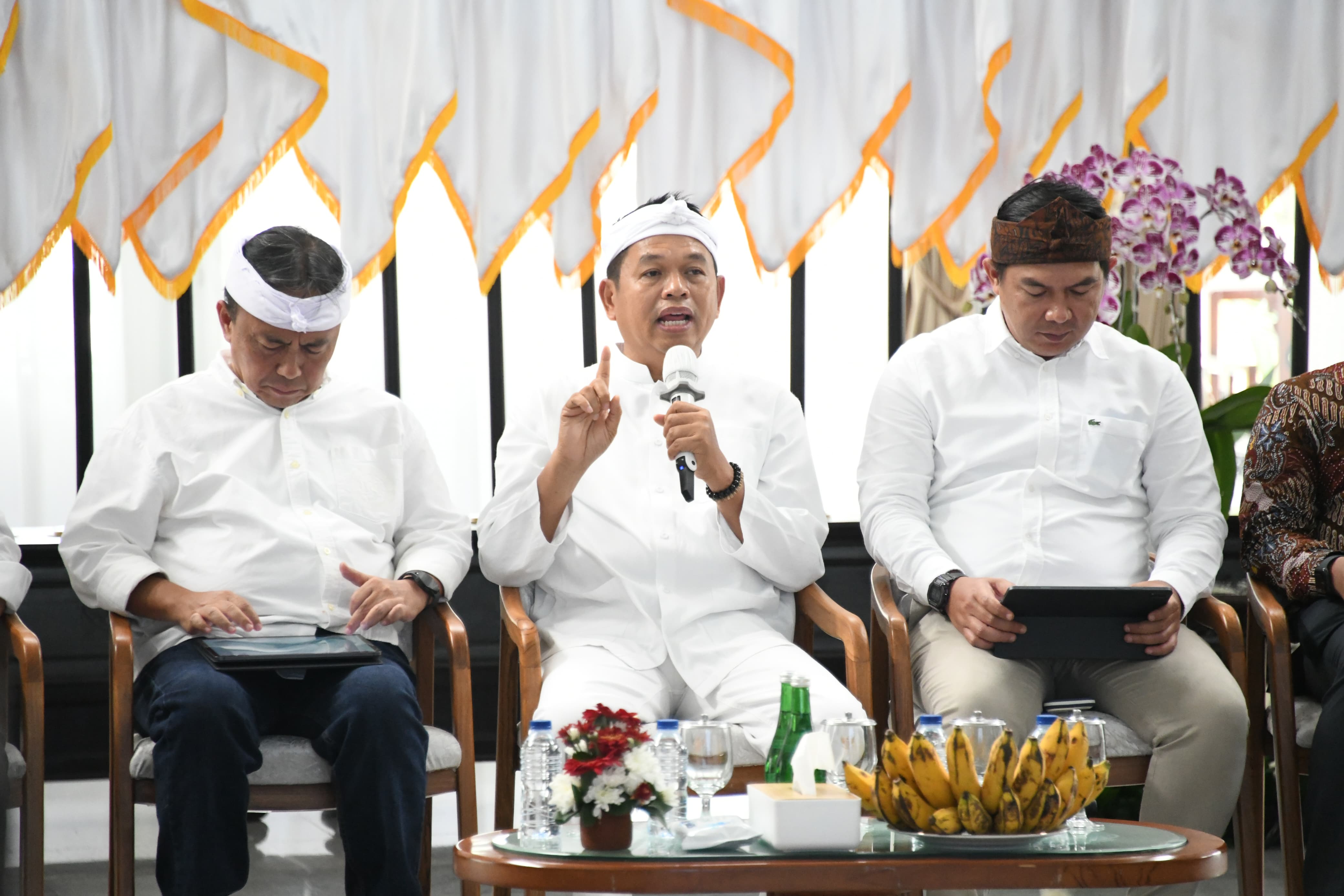 KDM Pimpin Rapat Hearing Evaluasi APBD Kabupaten/Kota se-Jawa Barat 