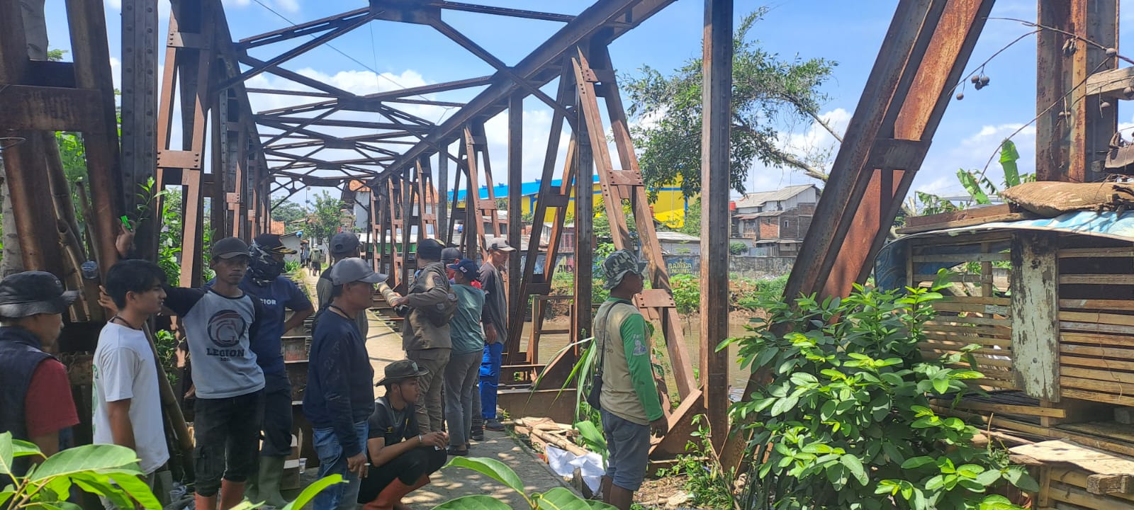 Jadi Penyebab Banjir, Bangunan Ilegal di Dayeuhkolot Dibongkar Bertahap