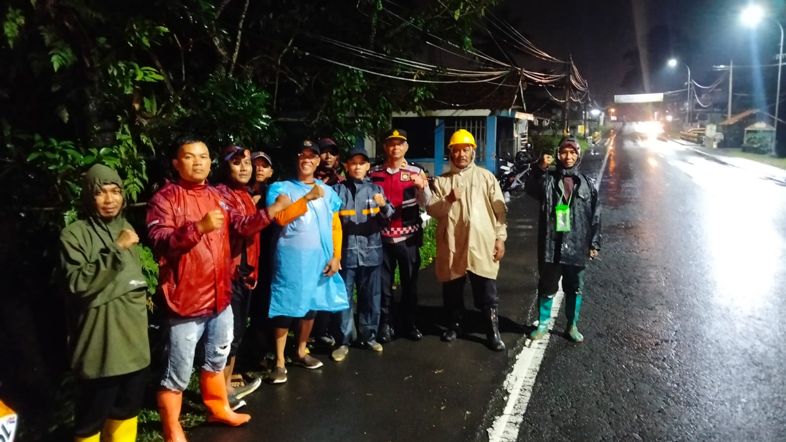 Muspika dan RPB Rajapolah Bergerak Cepat Tangani Banjir