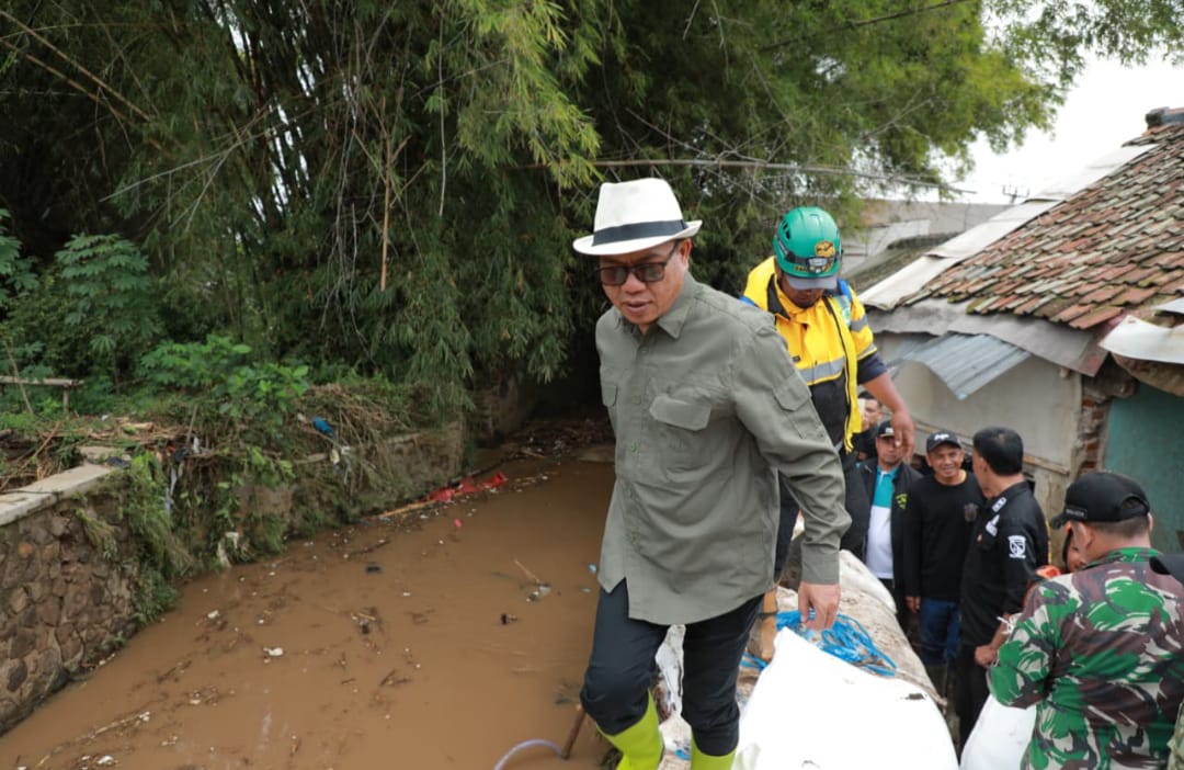 Kang DS Tinjau Banjir Bandang di Majalaya, Tegaskan Normalisasi Sungai Cisunggalah