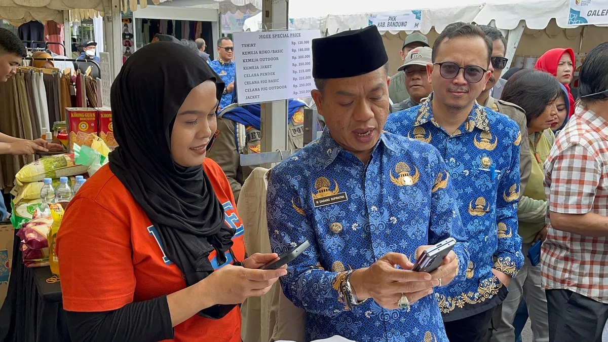 Kang DS Ajak Para ASN Gunakan Produk IKM/UMKM dan Belanja di Pasar Rakyat 