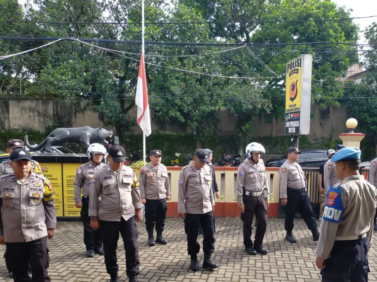 Hari Berkabung Nasional, Kibarkan Bendera Setengah Tiang Hormati Wafatnya Wapres ke-6 RI