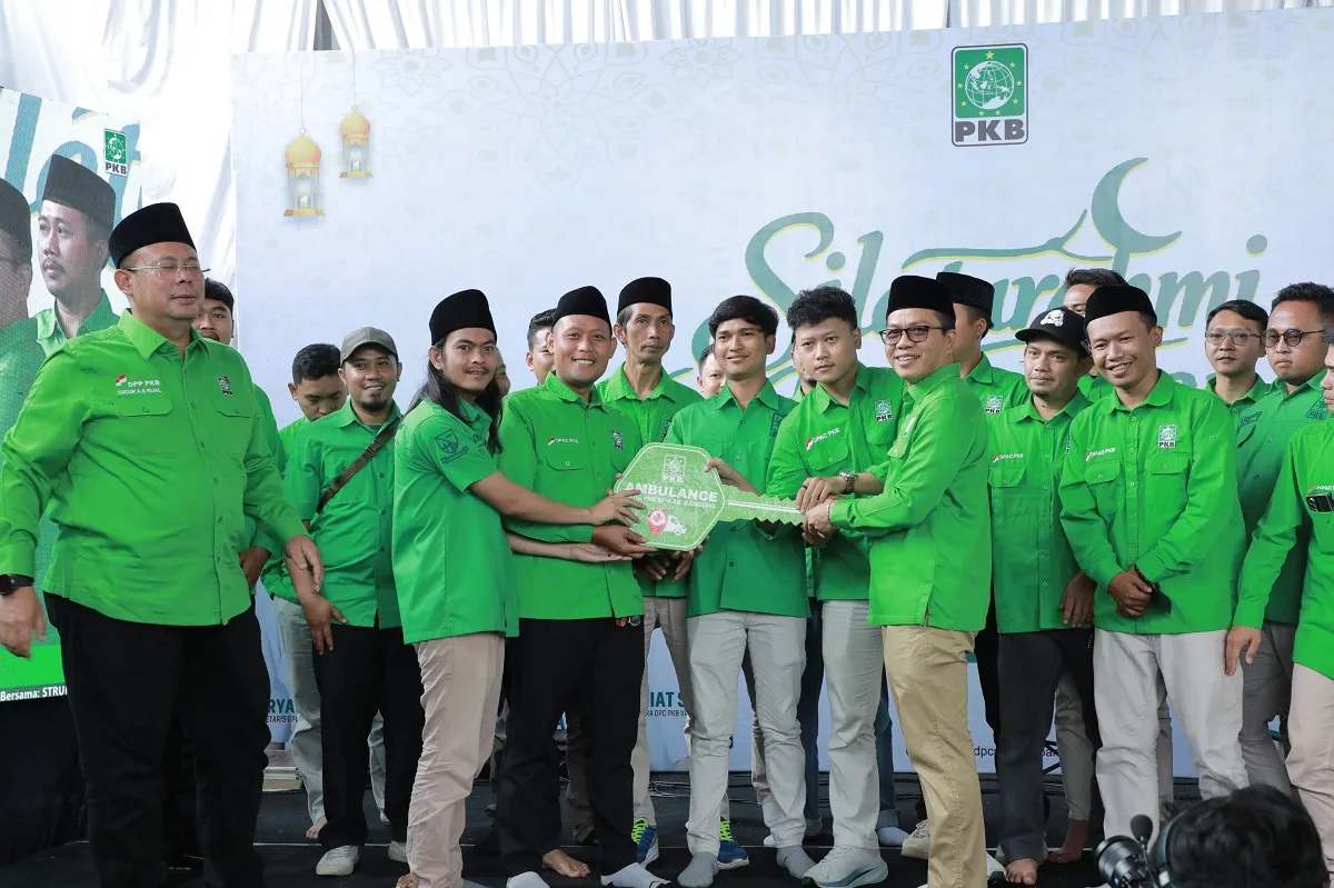 Silaturahmi Akbar PKB, Kang Cucun Serahkan Kendaraan Ambulans untuk 31 Kecamatan