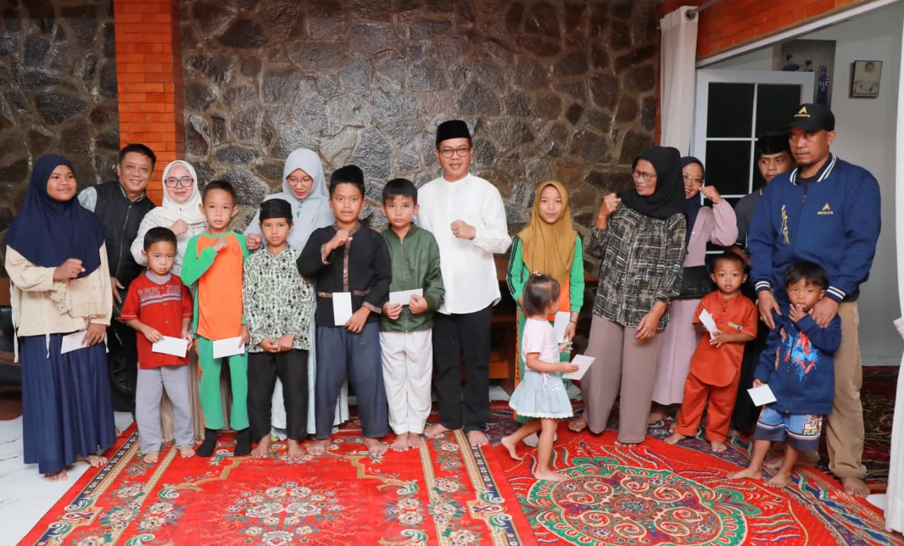 Kang DS Gelar Gerakan Pangan Murah dan Santuni 1.063 Anak Yatim di Sapan Desa Tegalluar 