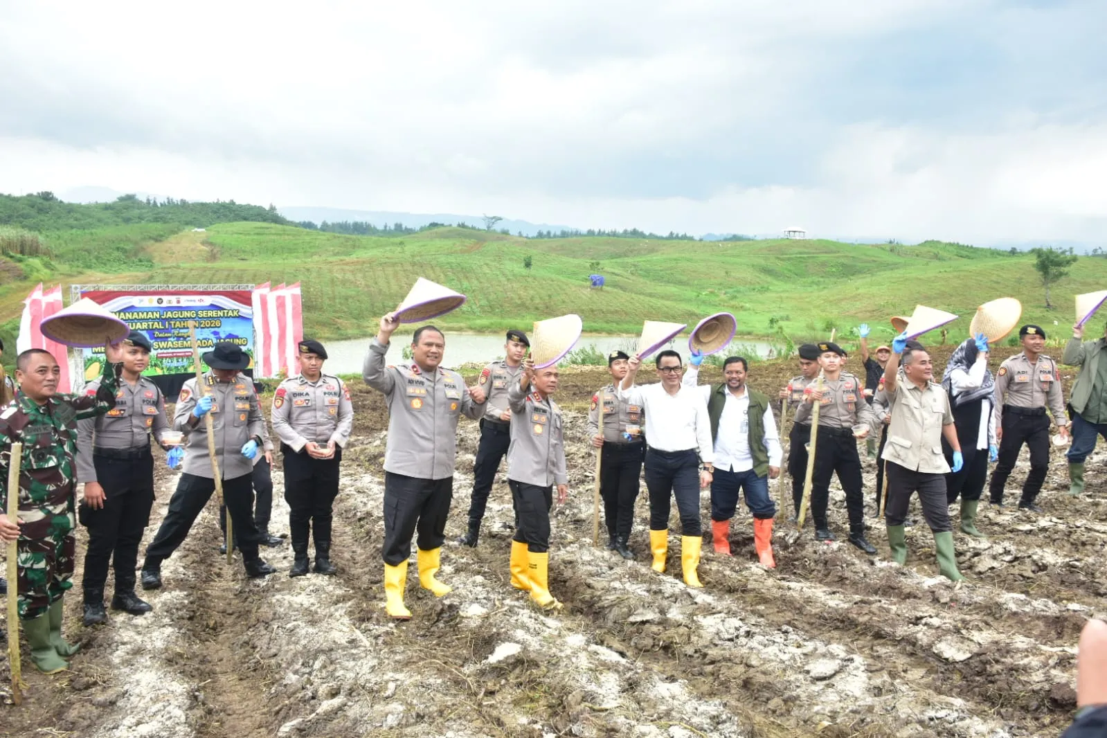 Dukung Swasembada Pangan Nasional, Polda Jabar Gelar Tanam Jagung Serentak Kuartal I Tahun 2026