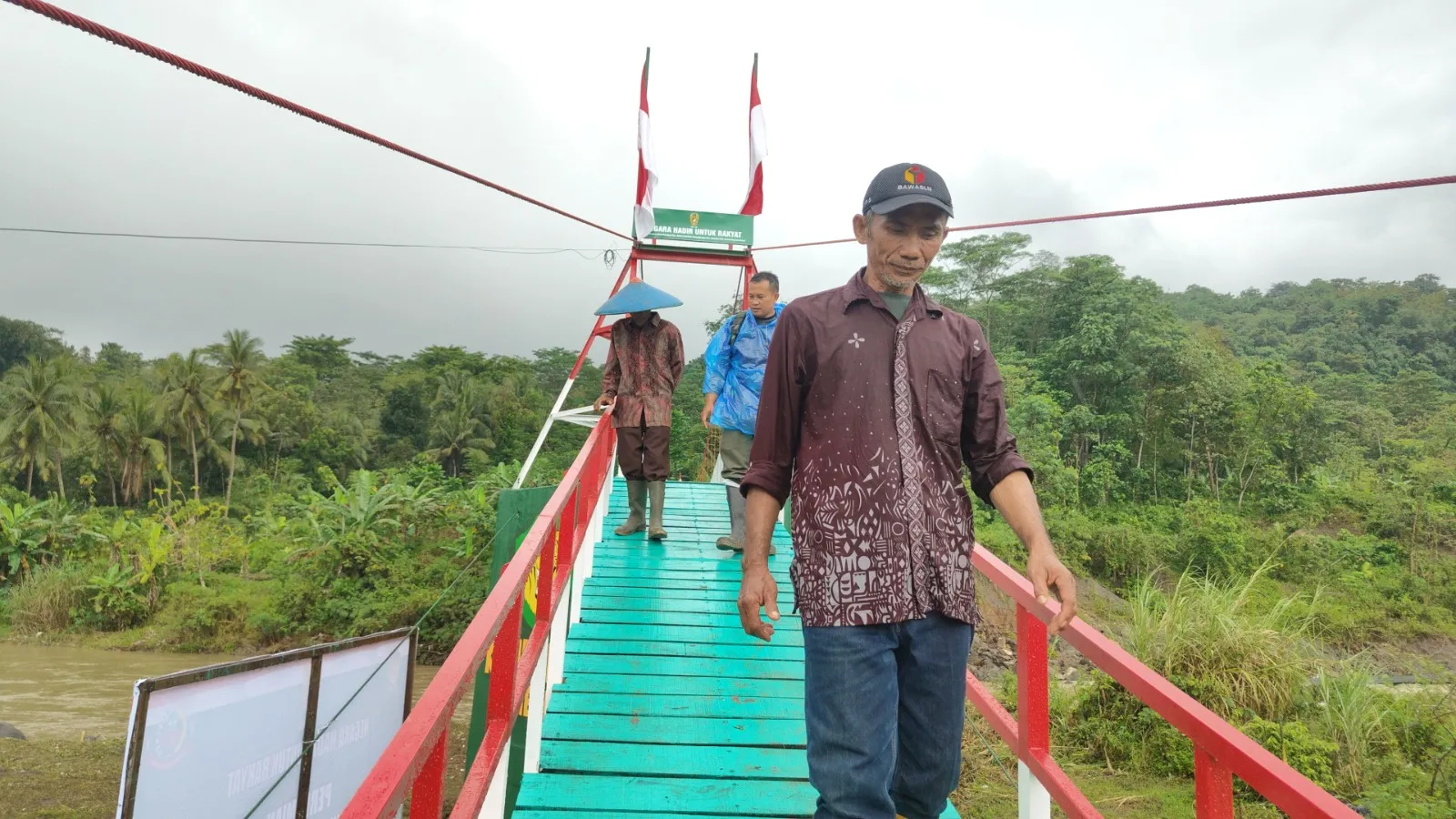 Kini Akses Surian - Buahdua Lebih Cepat Berkat Jembatan Gantung Garuda TNI AD