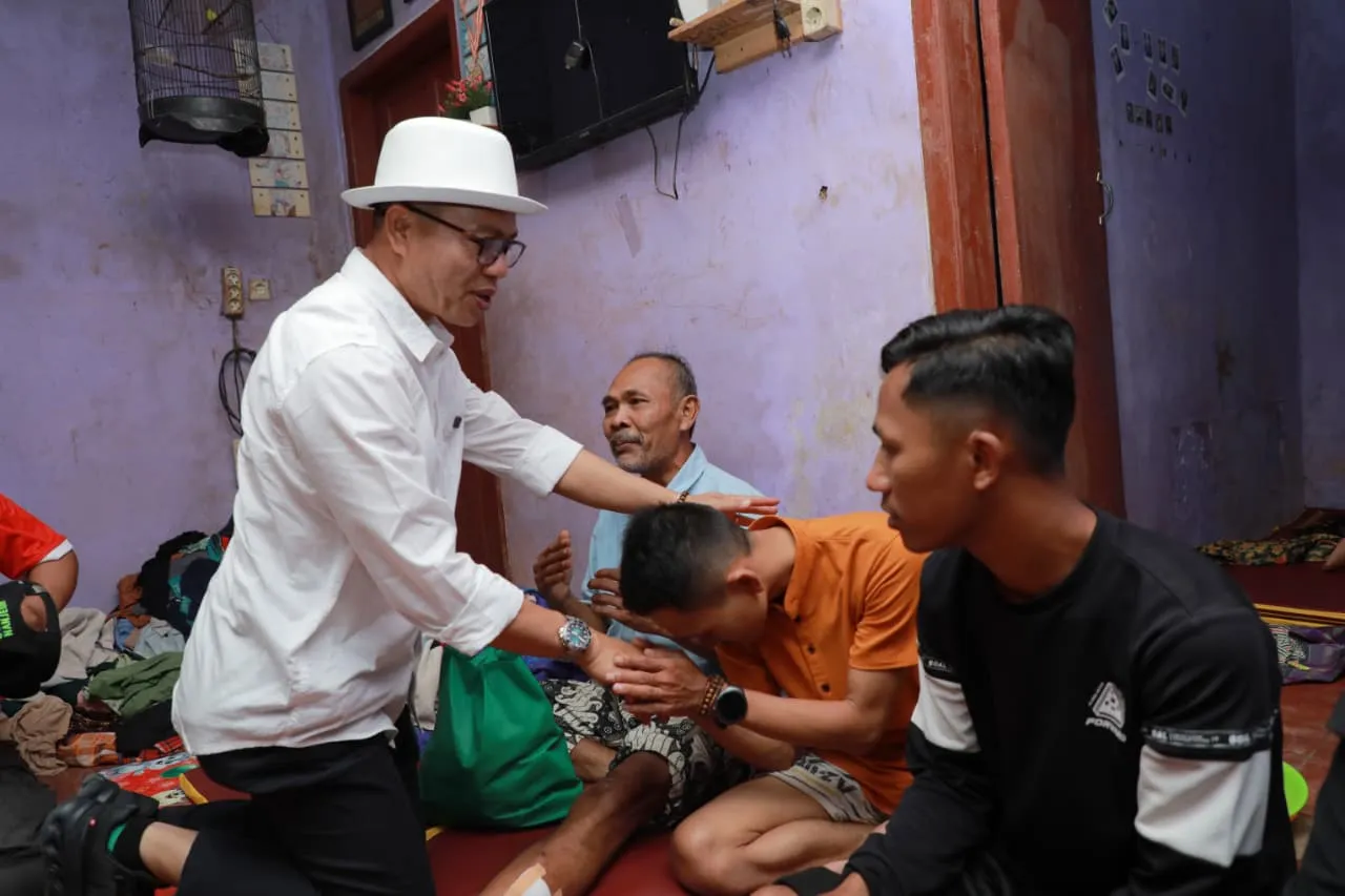 Gerak Cepat! Pulang Umrah, Kang DS Langsung Temui Warga Terdampak Banjir Bandang di Desa Panyadap Solokanjeruk 