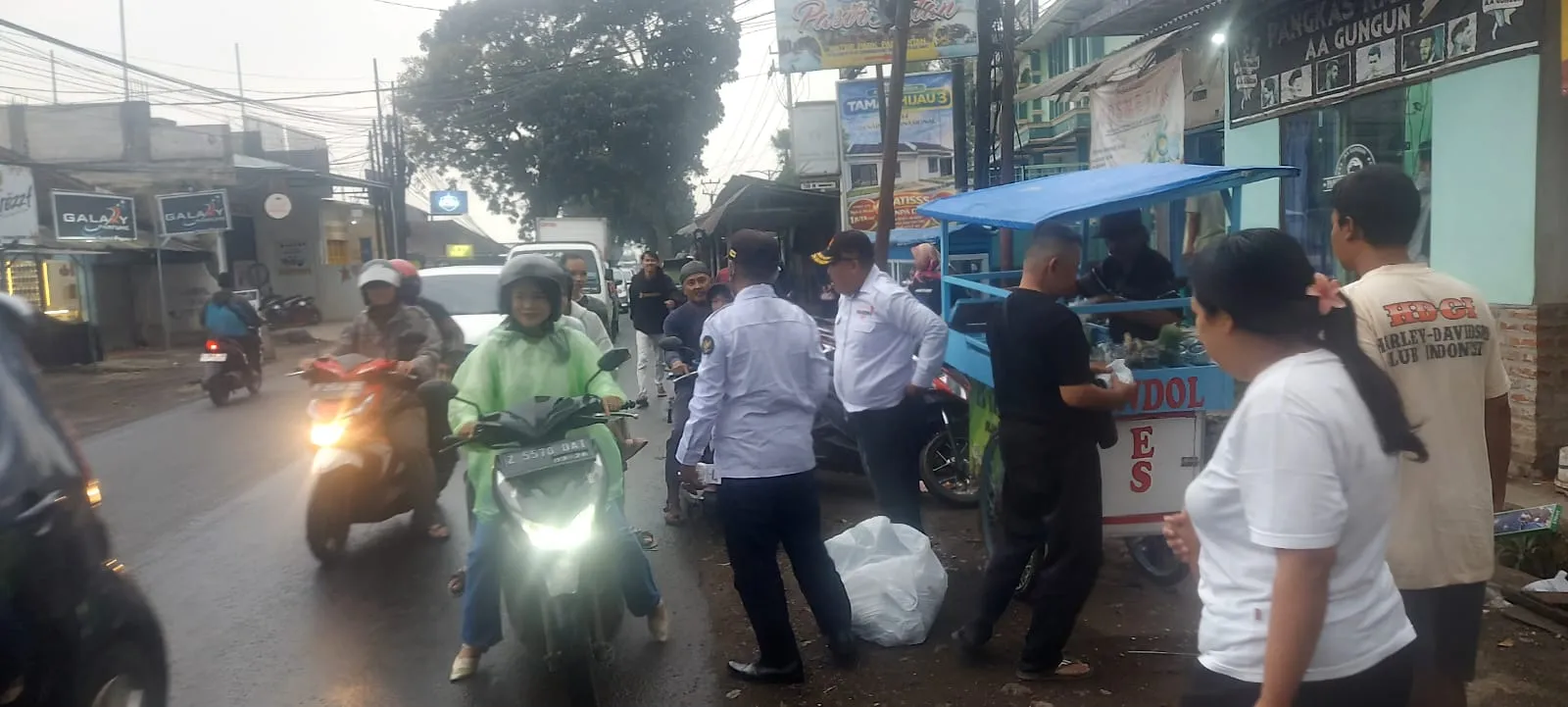 Aksi Ramadan Penuh Makna, Laskar Prabowo 08 Karangpawitan Borong Senyum Lewat Takjil Gratis