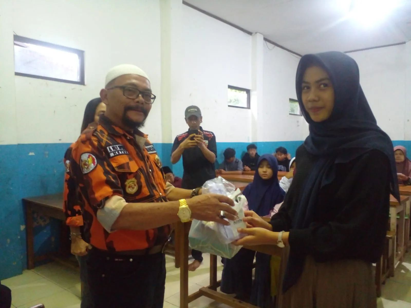 Pemuda Pancasila Garut  Santuni Anak Yatim Dengan Berbagi Rizki Di Bulan Suci Ramadhan