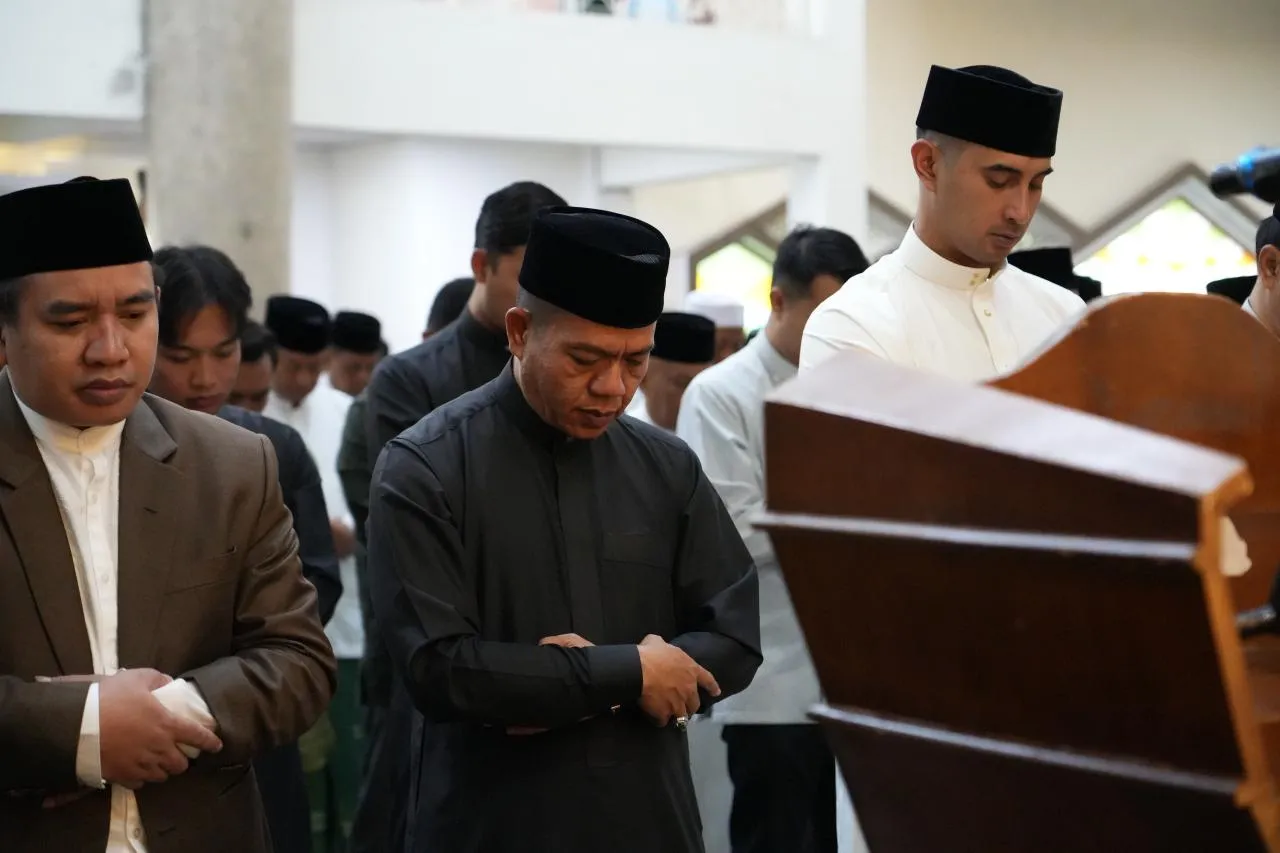 Kang DS Shalat Idul fitri di Masjid Al Fathu, Sampaikan Capaian dan Komitmen Pembangunan