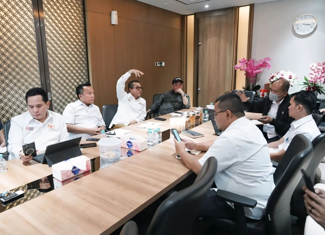 Kawal Investasi Hijau, Kang DS Pastikan Apkasi Urai Kendala Lahan Proyek PLTS