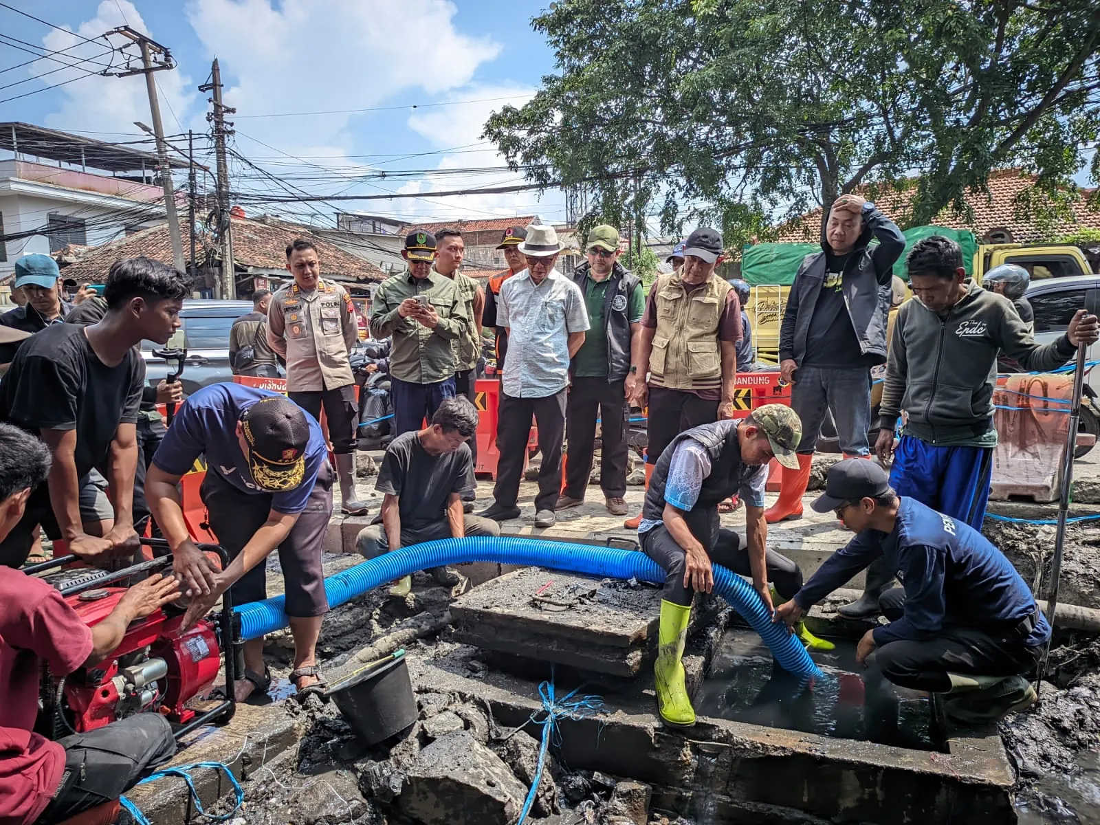 Bupati Bandung KDS Tinjau Lokasi Banjir Margahayu,  Dayeuhkolot, dan Bojongsoang Sekaligus Dalam Satu Hari