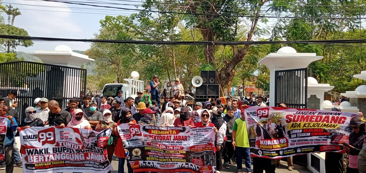 Kasus Sumedang: Massa 'Koalisi 99' Kepung Gedung DPRD, Beri Ultimatum 14 Hari dan Ancam Menduduki Gedung Dewan