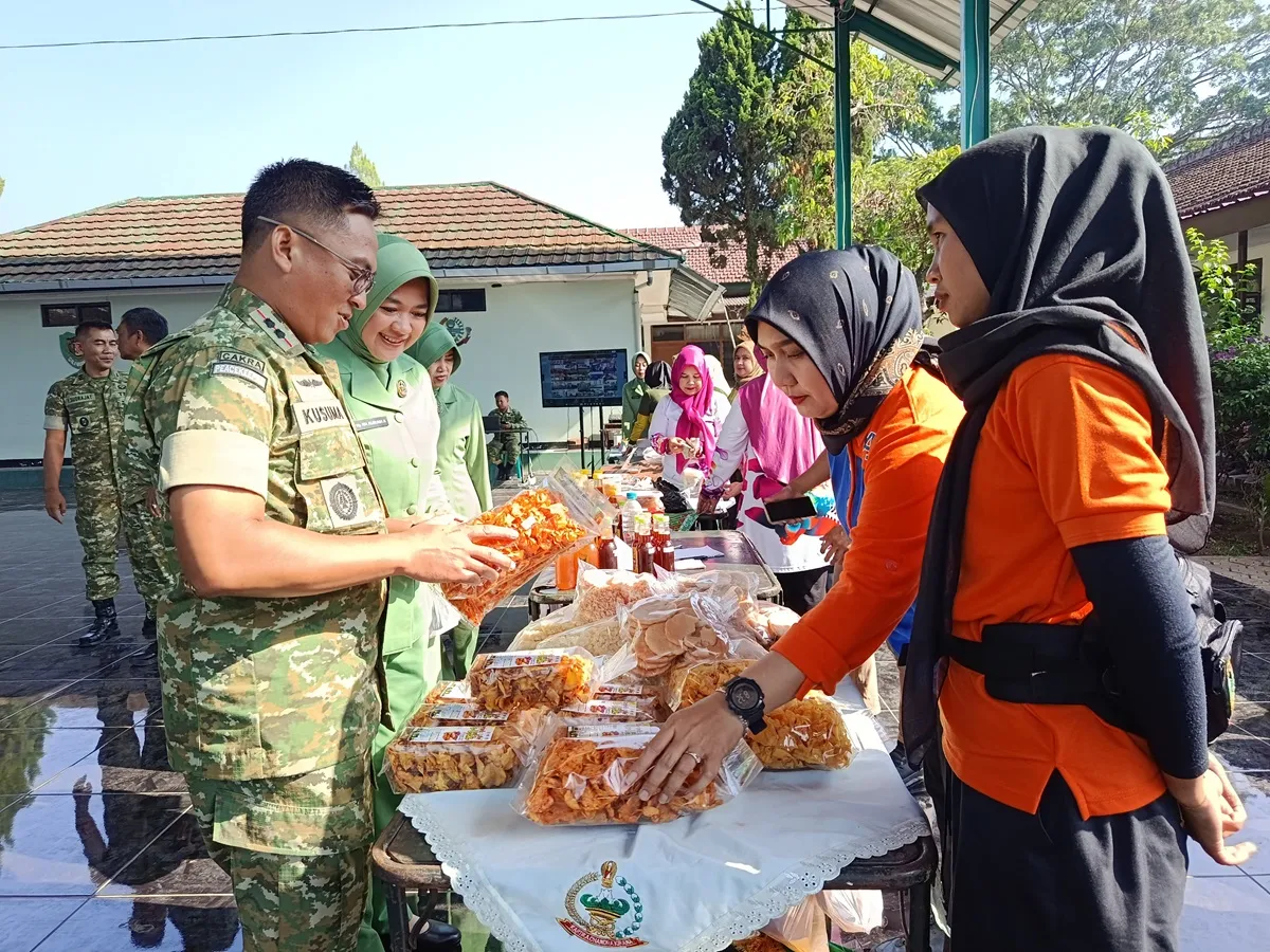 Kodim 0610/Sumedang Gelar Bazar Murah Dalam Rangka Meriahkan HUT TNI ke-81